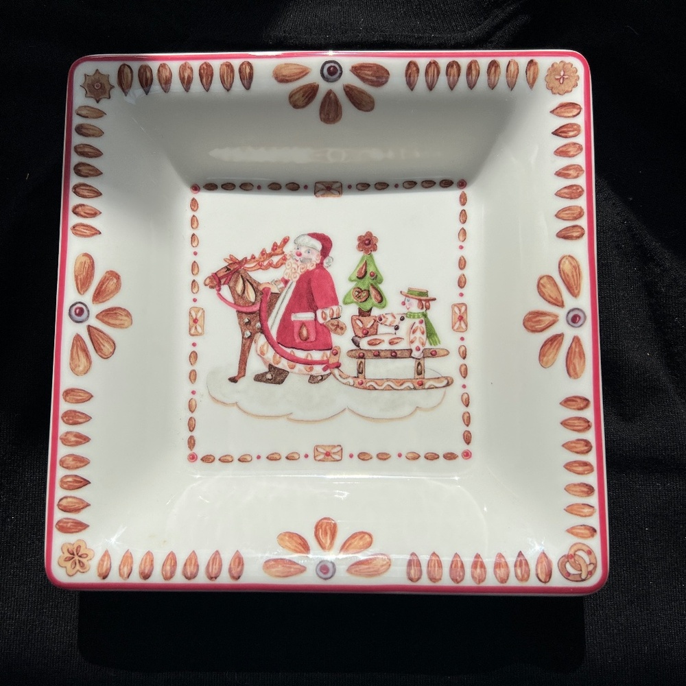 VILLEROY & BOCH Square Christmas Serving Dish Bowl Santa Reindeer 8.5" sq Red